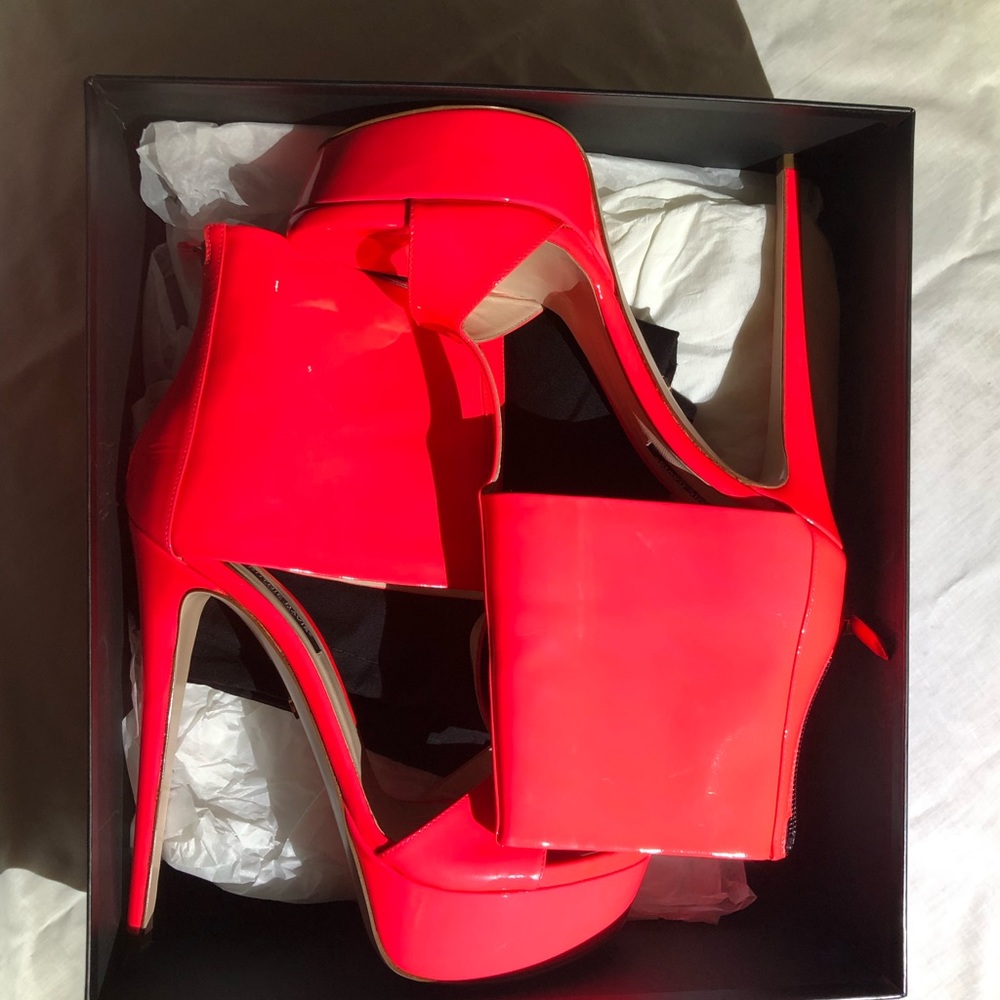 Ruthie Davis Hot Pink heels size 9 Never worn